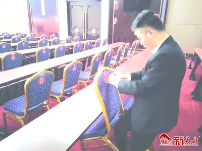 兩會(huì)幕后 會(huì)務(wù)工作人員的服務(wù)精神